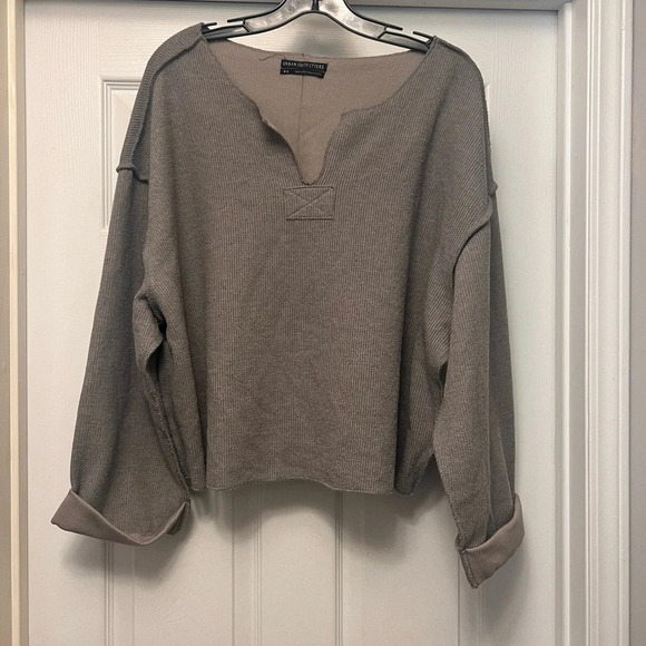Urban Outfitters Pullover Top Women’s Medium Jax Inside Out Notch Neck Top Gray - Picture 1 of 4